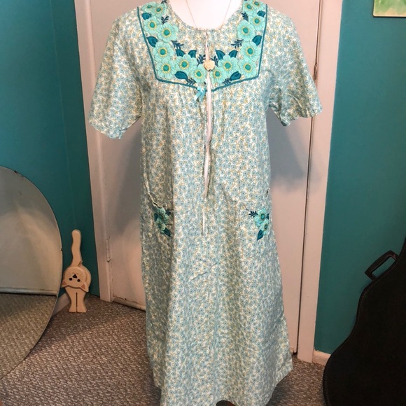 Duster - Picture 1 of 6